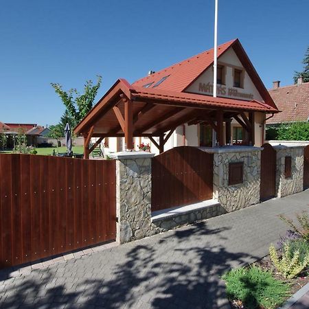 Matyas Apartmanhaz Дьюла Экстерьер фото