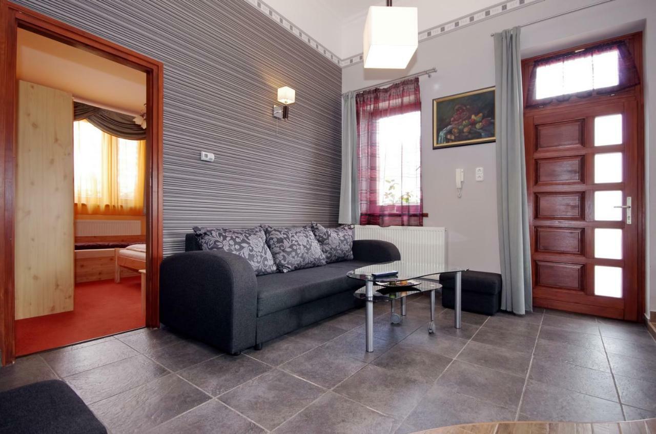 Matyas Apartmanhaz Дьюла Экстерьер фото