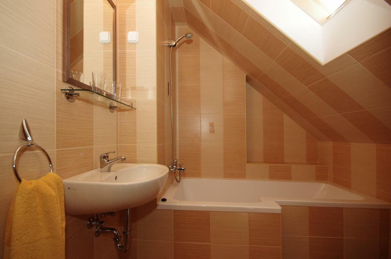 Matyas Apartmanhaz Дьюла Экстерьер фото