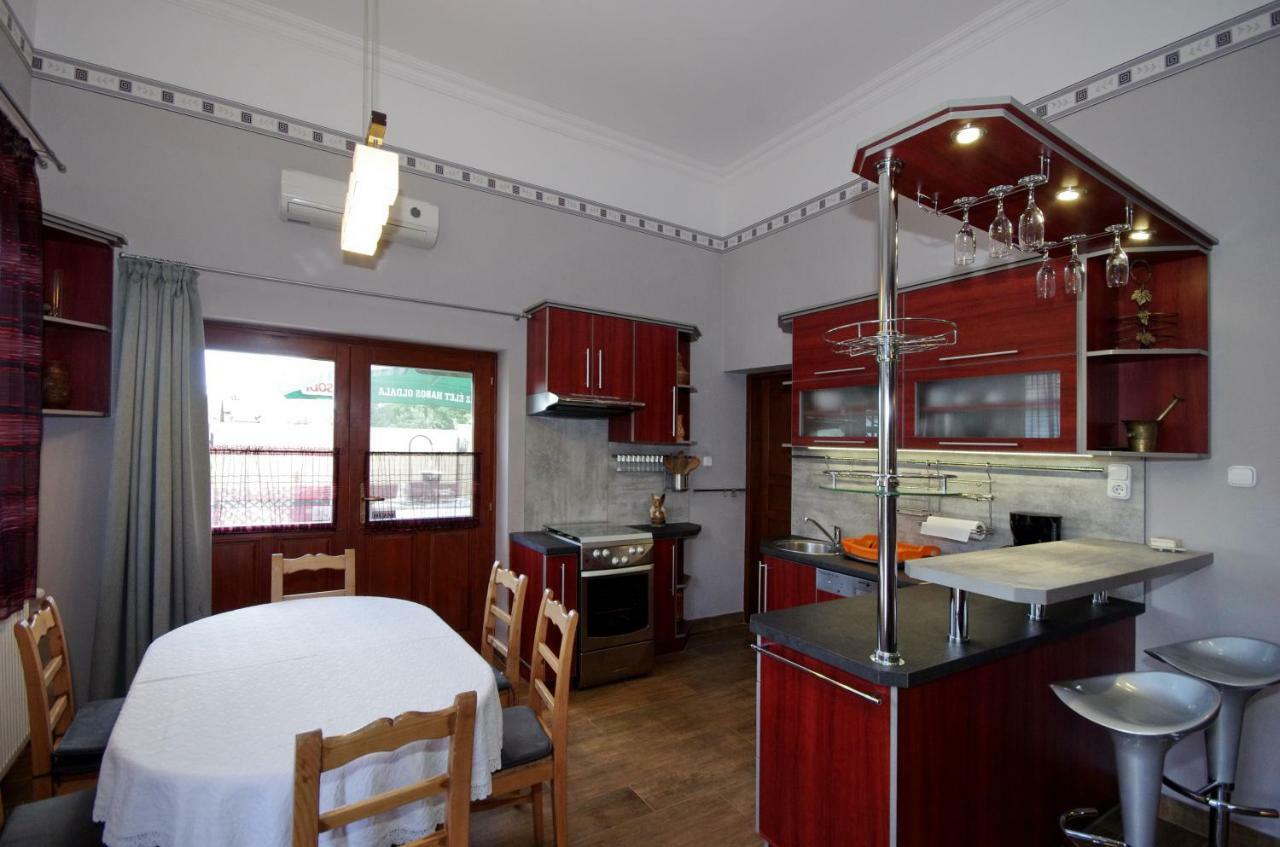 Matyas Apartmanhaz Дьюла Экстерьер фото