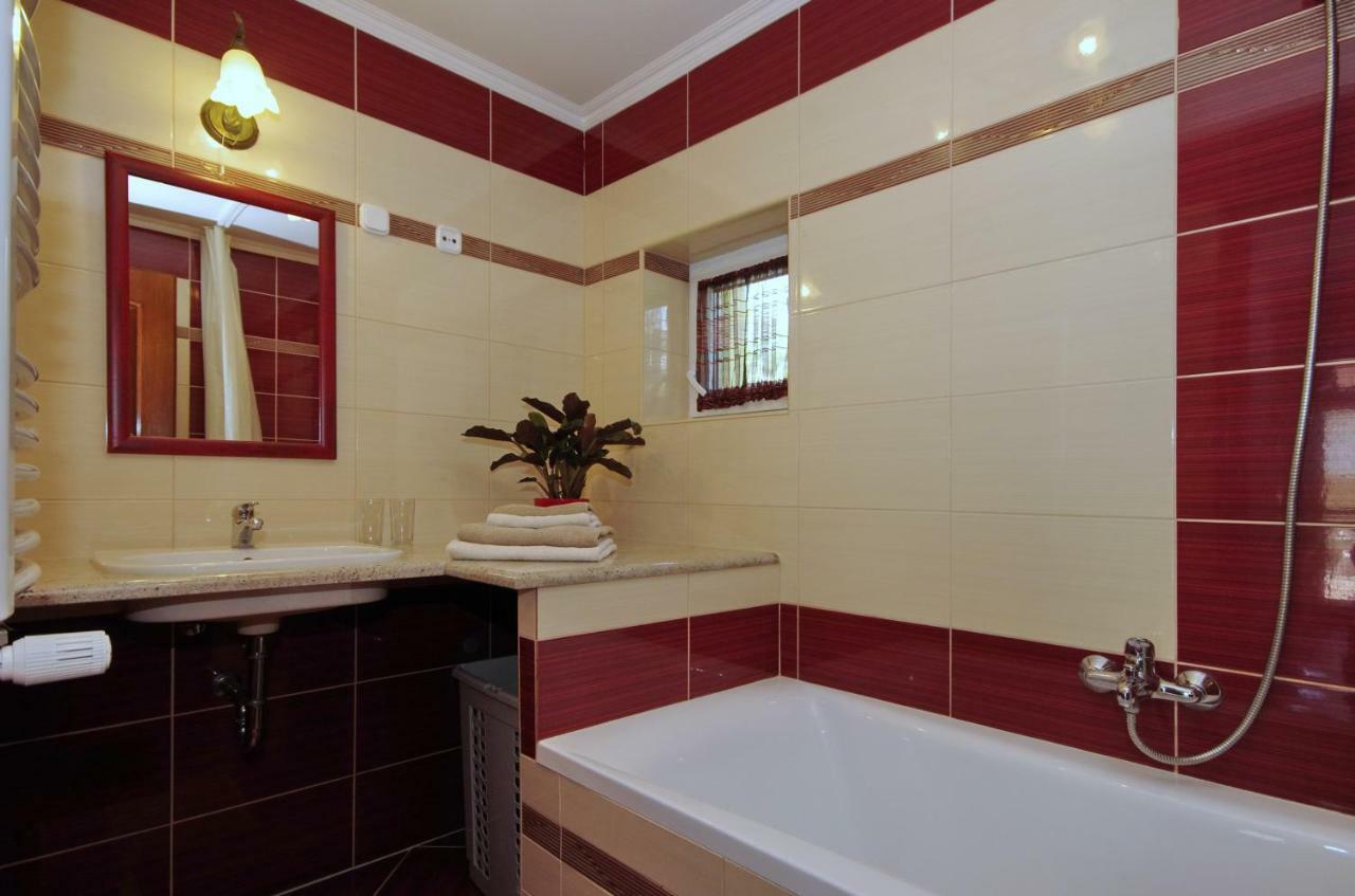 Matyas Apartmanhaz Дьюла Экстерьер фото