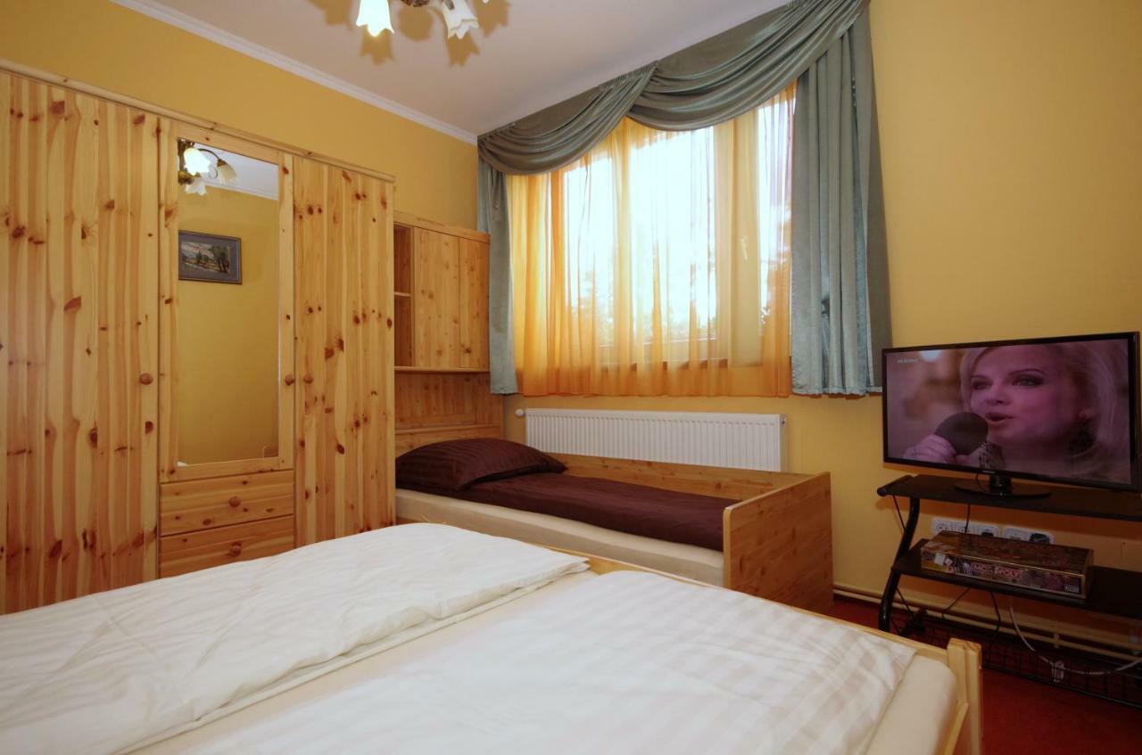 Matyas Apartmanhaz Дьюла Экстерьер фото