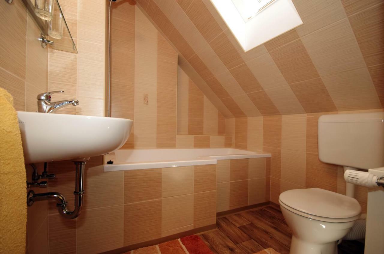 Matyas Apartmanhaz Дьюла Экстерьер фото