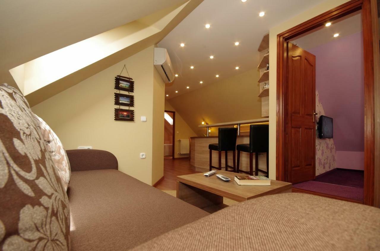 Matyas Apartmanhaz Дьюла Экстерьер фото