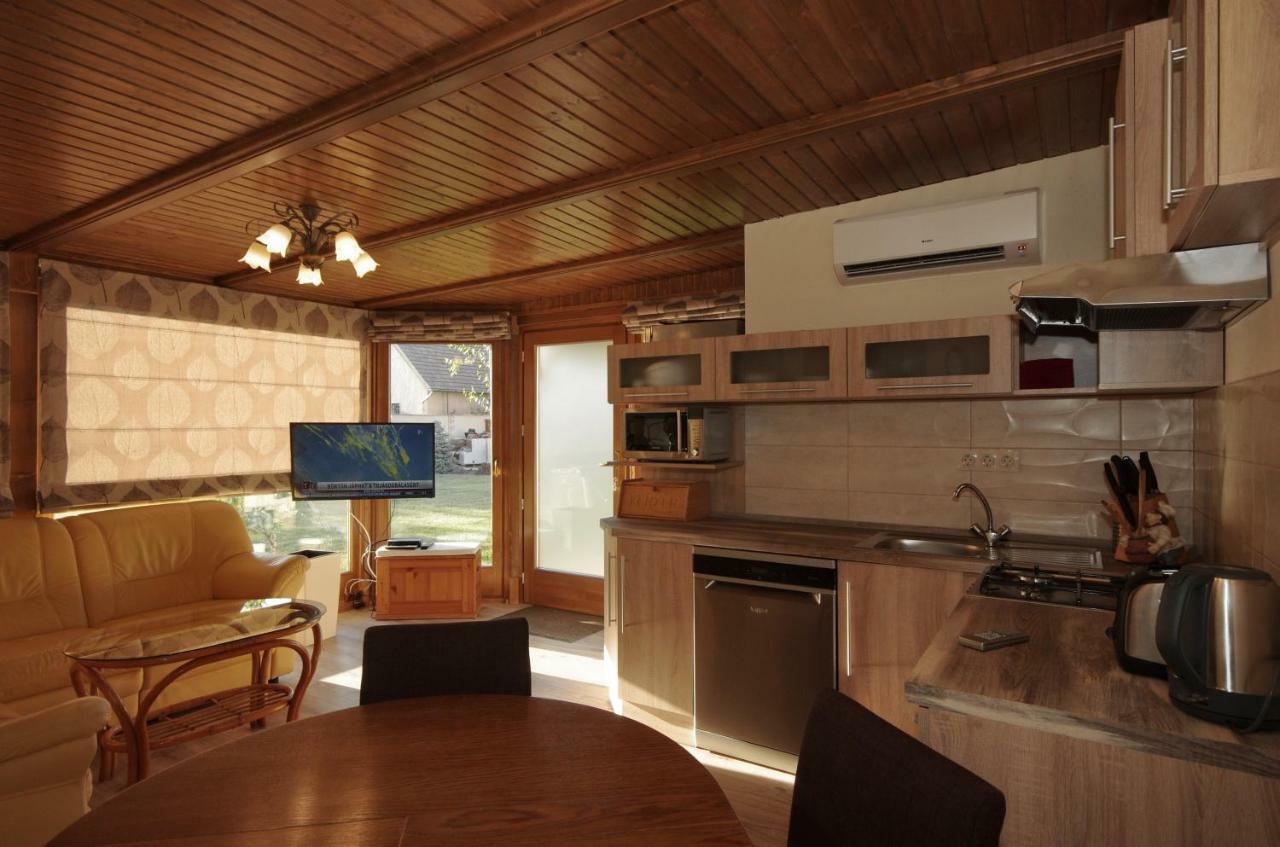 Matyas Apartmanhaz Дьюла Экстерьер фото