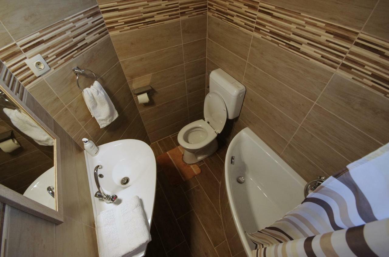 Matyas Apartmanhaz Дьюла Экстерьер фото