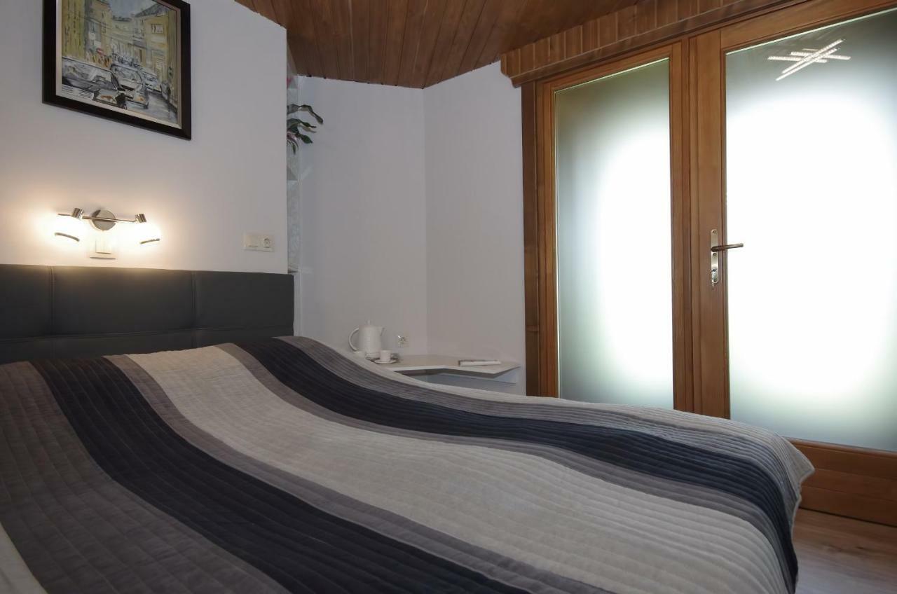 Matyas Apartmanhaz Дьюла Экстерьер фото
